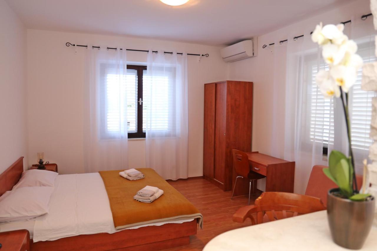 Pansion Marinka-Bire Rooms Lumbarda Buitenkant foto